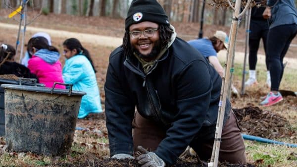 Volunteers working outside on MLK Day of Service in Dunwoody 2024