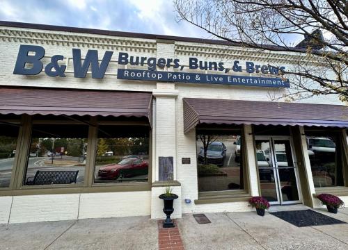 B&W Burgers, Buns & Brews 